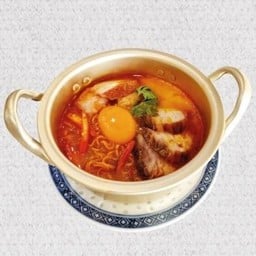 022.มาม่าต้มยำหมูแดง+หมูกรอบ