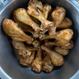 น่องไก่ตุ๋น ชิ้น