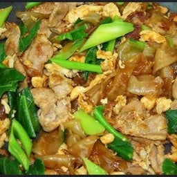 กะเพราพริกแห้ง กินเตี๋ยวกินข้าว ก๋วยเตี๋ยว18บาท ระยอง