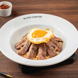 ข้าวผัดกระเทียมเนื้อนิวซีแลนด์ย่างจิ้มแจ่ว