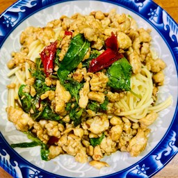 สปาเก็ตตี้กะเพราไก่