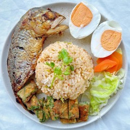 ข้าวผัดกะปิ(ปลาทู,ไข่ชะอม,ไข่เค็ม)
