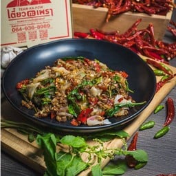 กะเพราเส้นใหญ่-หมูสับ