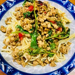 สปาเก็ตตี้กะเพราหมู