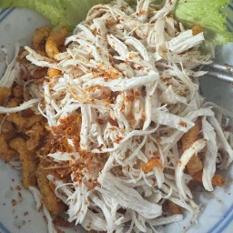 หมี่ไก่ฉีกฉ่ำใจ ท่วม ๆ อู้วแซ่บ ลาดกระบัง 50/2