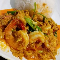 ข้าวราดผัดผงกระหรี่กุ้ง