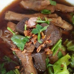 ก๋วยเตี๋ยวไก่ตุ๋นอิ่มอร่อย(เชฟกิต)