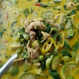 แกงเขียวหวานหมูมะเขือเปรา