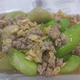 บวบผัดไข่หมูสับกับข้าว