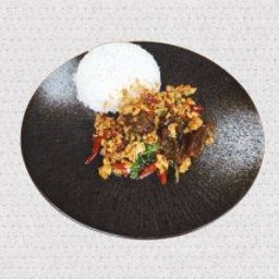 K42.ข้าวกะเพราไก่สับไข่เยี่ยวม้า