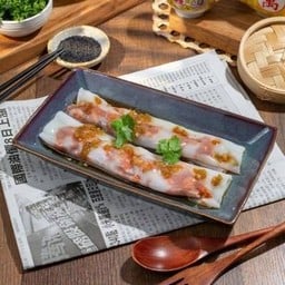 I3. ก๋วยเตี๋ยวหลอดหมูแดงฮ่องกง ( 2 ชิ้น )