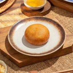 A13 .ซาลาเปาไส้ไข่เค็มลาวาทอด ( 1ลูก )