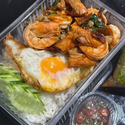 ข้าวกะเพรากุ้ง ฟรีไข่ดาว