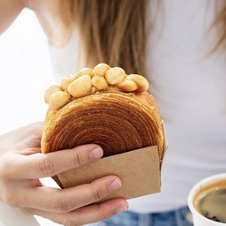 timber ring caramel macadamia