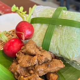 หมูทอดมาเฟีย 150 กรัม ข้าวเหนียว 1 ห่อ