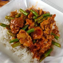 ข้าวราดผัดพริกแกงหมู