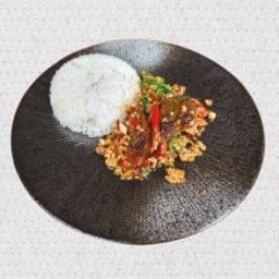 K43.ข้าวกะเพราหมูสับไข่เยี่ยวม้า