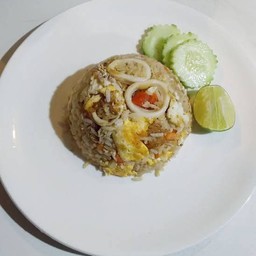 ข้าวผัดปลาหมึก