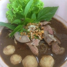 ก๋วยเตี๋ยวหมูน้ำตกพิเศษ