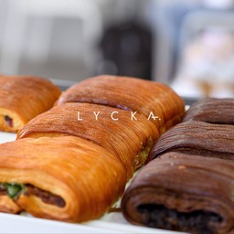 pain suisse matcha azuki