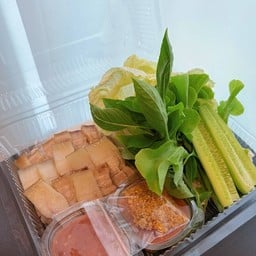 หมูเด้งในผัก