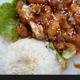 ข้าวหน้าไก่ทอดซอส hot and spicy