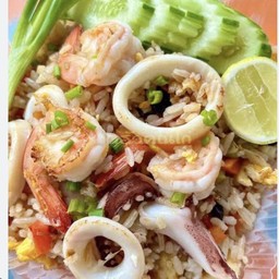 ข้าวผัดทะเล..