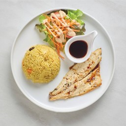 ข้าวผัดสับปะรดปลาซีบรีมย่างเทริยากิ