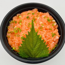 ข้าวหน้าแซลมอนสับ 120 กรัม