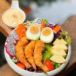 สลัดกุ้งทอดกรอบ