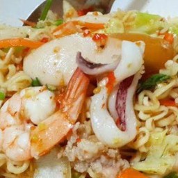 Spicy Instant Noodle Salad