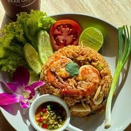 ข้าวผัดต้มยำทะเล