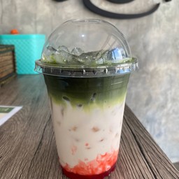 ชาเขียวนมสดสตรอเบอรี่