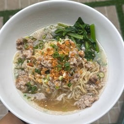 บะหมี่น้ำหมูบะช่อทรงเครื่อง