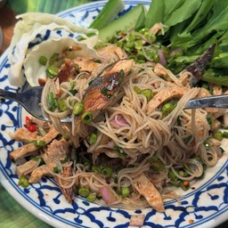 ยำขนมจีนปลาทูทอด