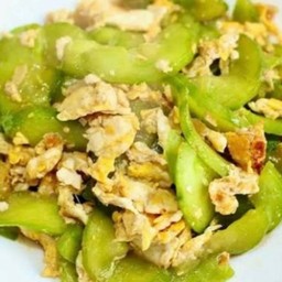 ผัดแตงกวาใส่ไข่