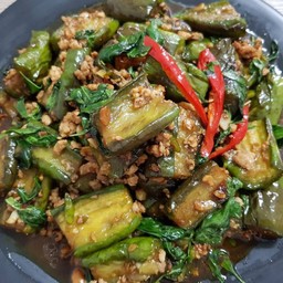 ผัดมะเขือยาว (เป็นกับข้าว)