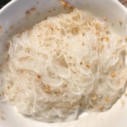 วุ้นเส้นลวก (กระเทียมเจียว)