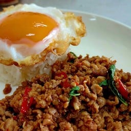 กะเพรา หมูสับ ราดข้าว