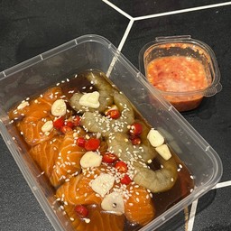 [อร่อยซ่ากับโค้ก] คู่จิ้น แซลม่อน&กุ้งดองซีอิ้ว แถมฟรีน้ำจิ้มแซ่บแซ่บ +  โค้ก ออริจินัล (ขวด)