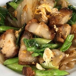 ผัดซีอิ๊วหมูกรอบ