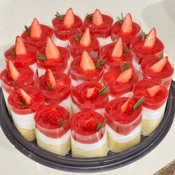 Mini cake สตอเบอร์รี่