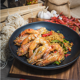 กะเพราเส้นบะหมี่-กุ้ง