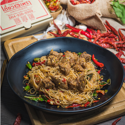 กะเพราเส้นหมี่ขาว-เนื้อลูกเต๋า