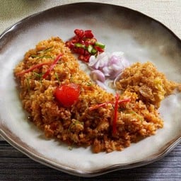 ข้าวผัดพริกขิงปลาดุกฟูไข่เค็ม