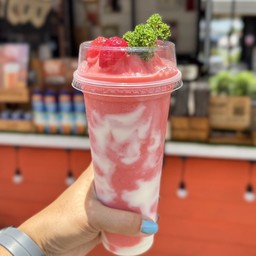 สตอว์เบอรี่โยเกิร์ตปั่น