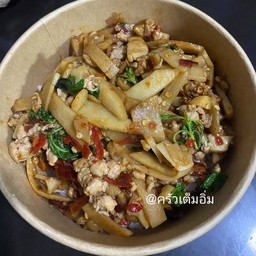 ข้าวกระเพราหมูชิ้นหน่อไม้