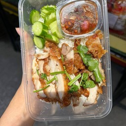 ข้าวไก่ทอด+น้ำจิ้มแจ่ว