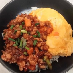 กระเพราหมูสับไข่เจียว