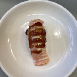 แซลมอนเบิร์นซอสเทอริยากิ